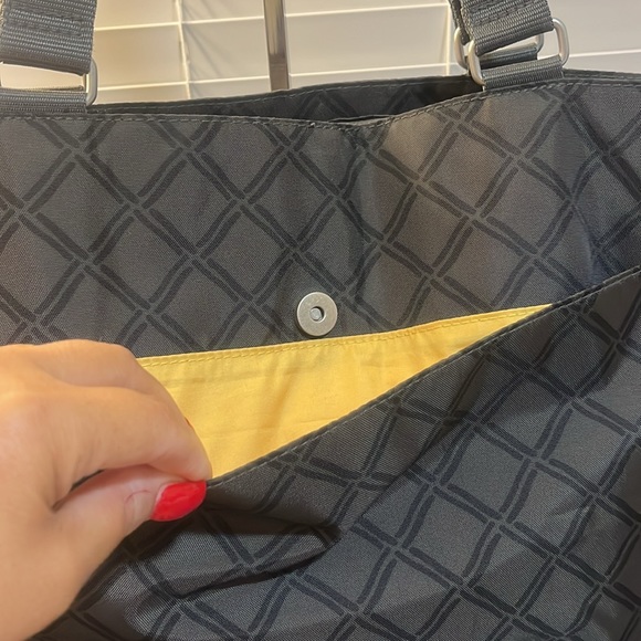 Baggallini Travel bag in excellent preowned condition, like new - Picture 8 of 15